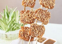 Cách làm đậu phụ sốt vừng xiên que cực thơm ngon