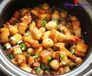 Món ăn miền Trung, Cách làm thịt ba chỉ kho nấm rơm đậm đà ngon cơm 6