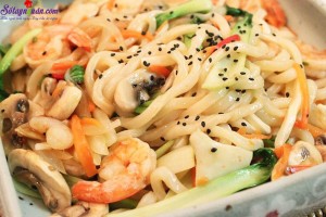 Món ăn miền Trung, cách làm món mì xào hải sản kiểu Hàn Quốc 12