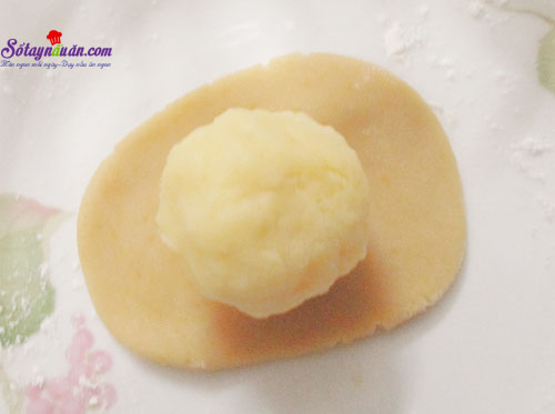 Cách làm bánh trung thu nhân custard thơm ngon cho bé 3 (1)