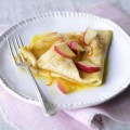 Cách làm bánh chuối mềm xốp thơm ngon, Cách làm món bánh crepe nhân táo 12