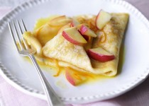 Cách làm món bánh crepe nhân táo đơn giản mà ngon