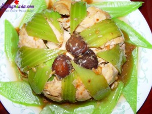 Món ngon cuối tuần, Hãy làm phong phú thêm bữa ăn gia đình bằng món gà hấp cải bẹ xanh tuyệt ngon này, không hề bị ngán mà lại mang lại dinh dưỡng cho cả nhà luôn đó!