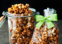 Bắp rang bơ caramel tự làm cực dễ cực ngon