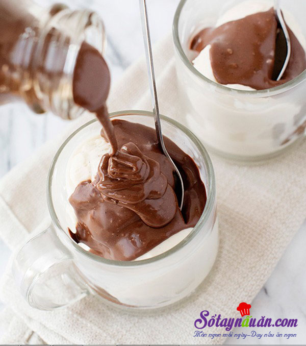 Nấu ăn món ngon mỗi ngày với Kem vanilla, Hướng dẫn cách làm sốt chocolate ăn kèm với kem ngon tuyệt vời