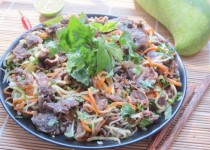 Cách làm nộm xoài xanh bắp bò chua giòn cực ngon