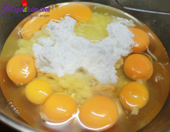 Cách làm bánh bông lan trứng muối 4