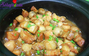 Nấu ăn món ngon mỗi ngày với Hành khô, cách làm thịt ba chỉ kho nấm rơm 5