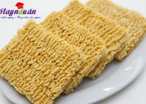 Mẹo hay ăn mì tôm không lo mọc mụn, độc hại tới cơ thể