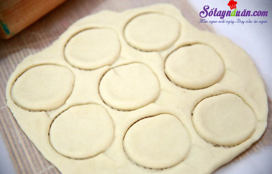 cách làm bánh quy bọc xúc xích 5