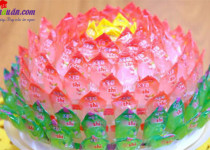 Cách thực hiện hoa sen trái ngược dứa bởi vì kẹo oishi