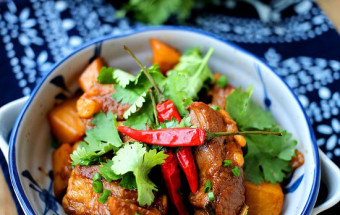 Nấu ăn món ngon mỗi ngày với Rượu trắng, cách làm sườn heo om khoai tây 6