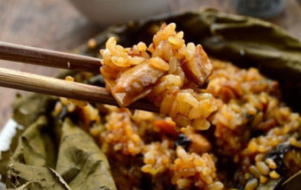 Nấu ăn món ngon mỗi ngày với Ngũ vị hương, cách làm xôi gà hấp lá sen 1