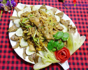 Món ngon cuối tuần, cách làm lưỡi heo xào riềng sả 1