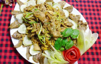 Nấu ăn món ngon mỗi ngày với Bột nghệ, cách làm lưỡi heo xào riềng sả 1