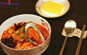 Nấu ăn món ngon mỗi ngày với Tôm, cách làm mỳ hải sản cay 1