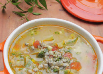 Hướng dẫn làm canh hến nấu khế thanh mát ngày hè