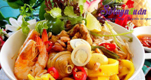 Cách nấu canh, Học làm mì Quảng cho bữa sáng nhiều năng lượng