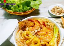 Cách làm mì Quảng hải sản thơm ngon