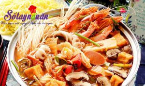 hướng dẫn cách nấu ăn ngon hàng ngày, Cách nấu lẩu kim chi hải sản nóng hổi ngày mưa lạnh