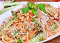 Bữa cơm ngon miệng với nộm xoài xanh tai heo giòn sần sật