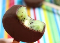 Cách làm kem kiwi bọc socola ngọt mát ngày hè
