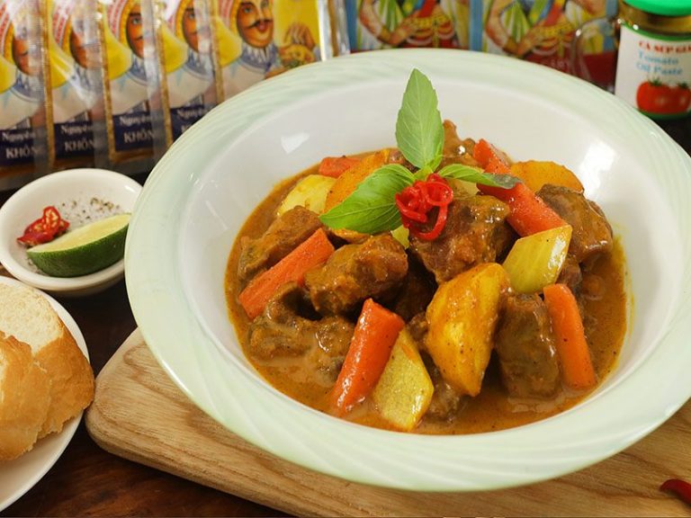 Hướng dẫn cách nấu cà ri bò khoai tây cà rốt kiểu Nhật