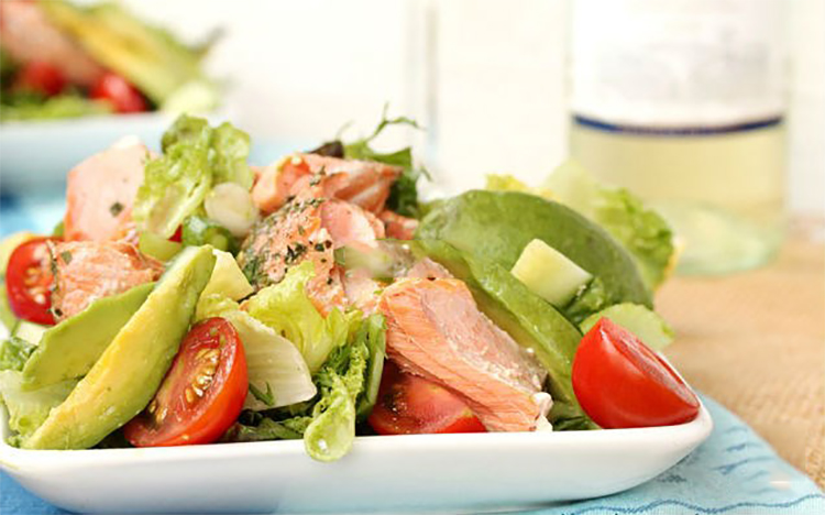 Món salad, Chia sẻ 2 cách làm salad bơ cá hồi healthy ăn mãi không ngán