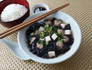 Món ngon cuối tuần, Hướng dẫn cách nấu canh rong biển thịt bò nóng hổi ngon khó cưỡng